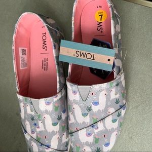 New TOMs size 7 with the cutest lamas. !